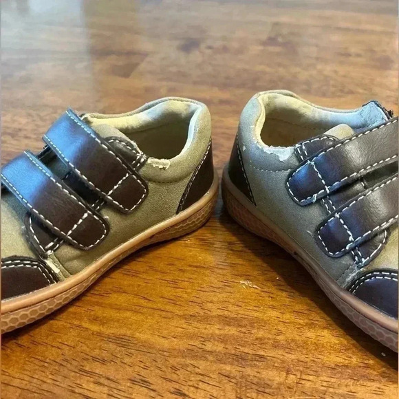 Livie and Luca boys shoes size 4 - Picture 9 of 9